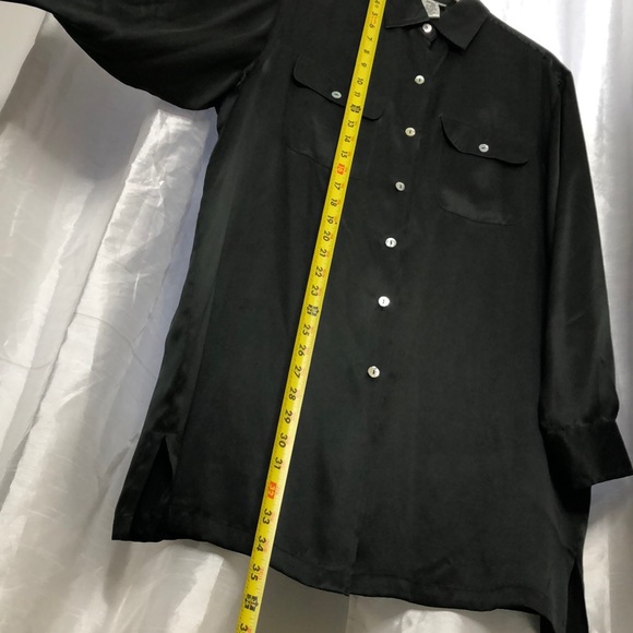 Silk blouse w/ abalone shell buttons - Picture 6 of 6